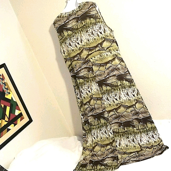 Comfortable & Classy - Picture 2 of 3